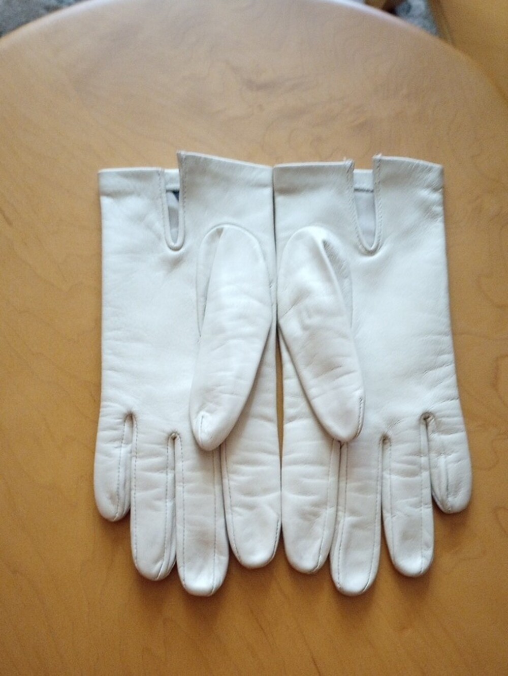 Classic Cream Leather Women's Gloves 7M - Picture 3 of 13